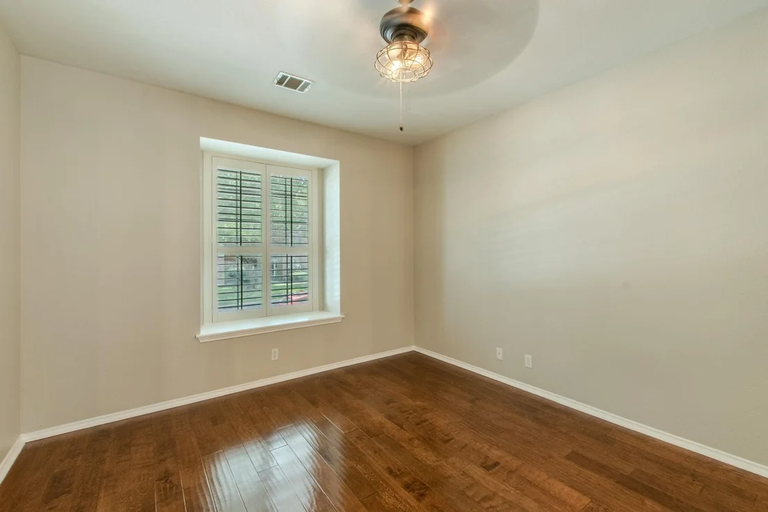 Photo of 3988 Lord Byron CIR