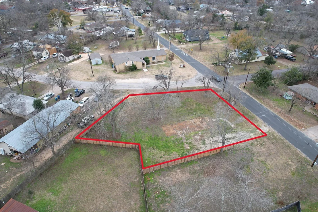 Photo of 305 Lexington RD