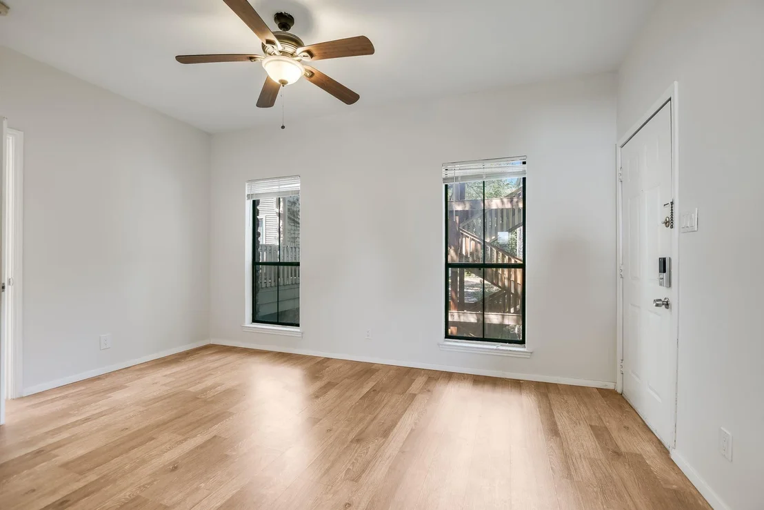 Photo of Unit 207 at 4401 Speedway