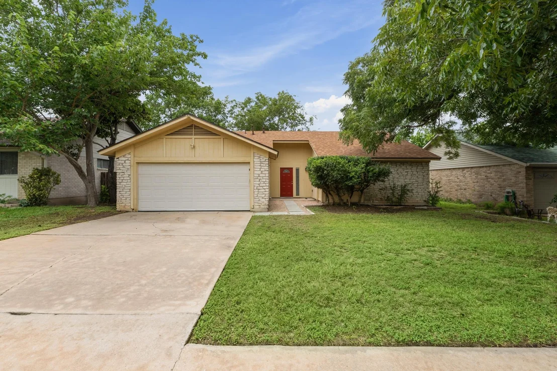 Photo of 10218 Missel Thrush DR