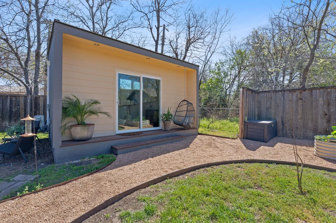 Photo of 5807 Link Ave