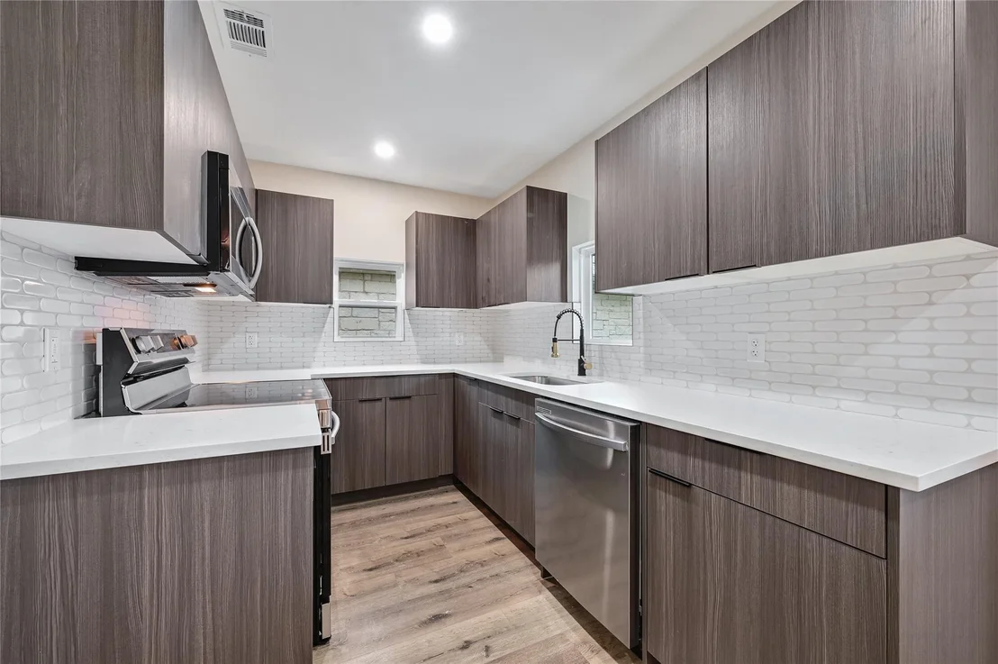 Photo of 409 Bizzy LN