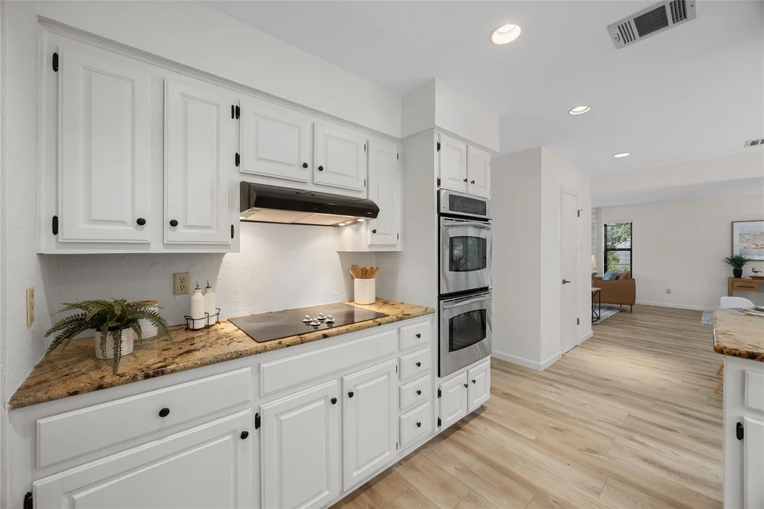 Photo of 9301 Rolling Oaks TRL
