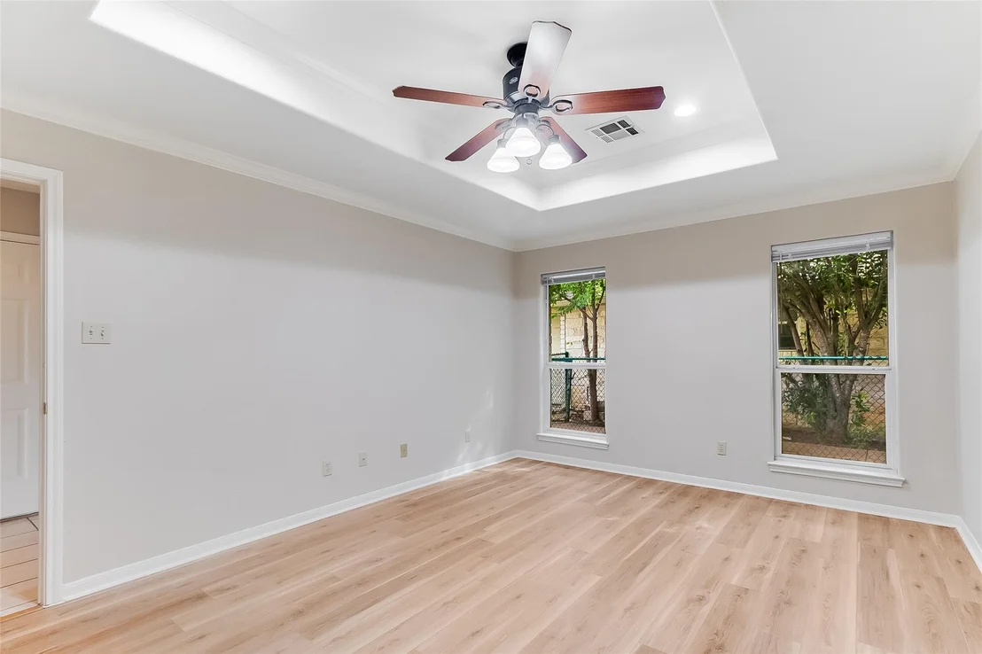 Photo of 220 Fox XING