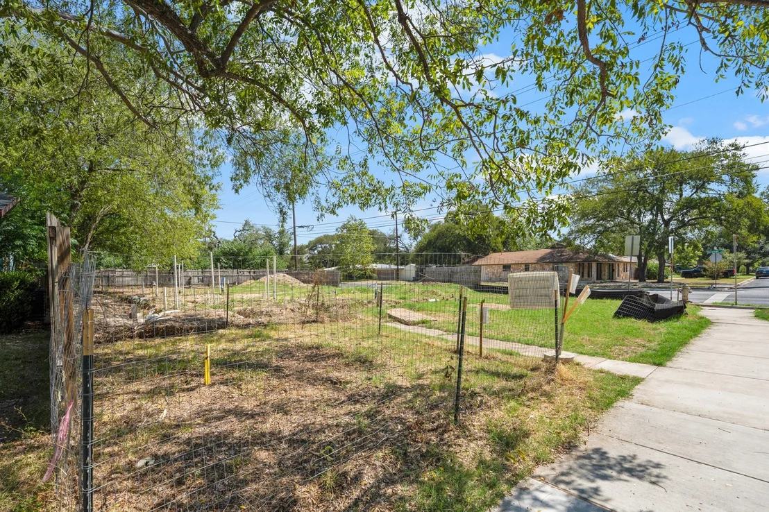 Photo of 1614 Suffolk DR