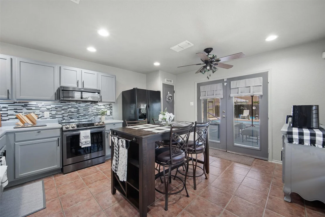 Photo of 5504 Alomar CV