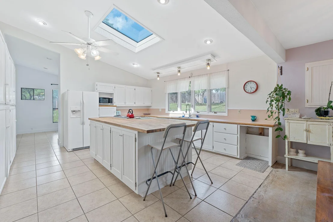 Photo of 8705 S View RD