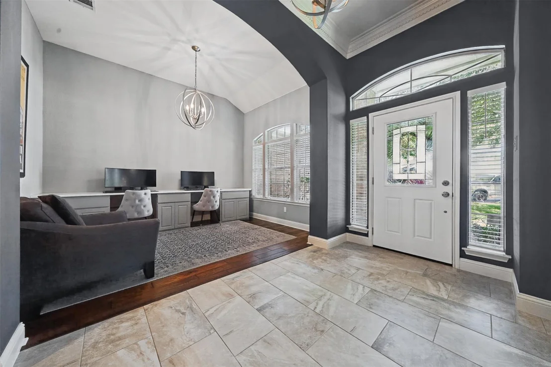 Photo of 1700 Clay LN