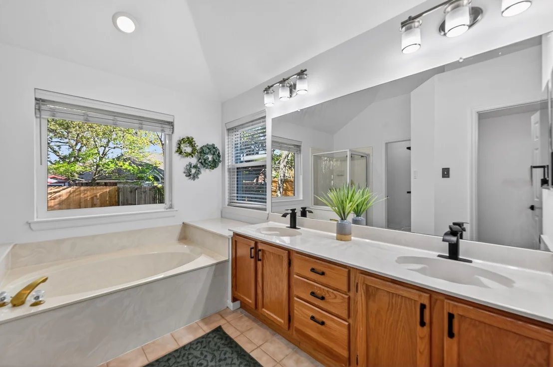 Photo of 1118 Oaklands DR