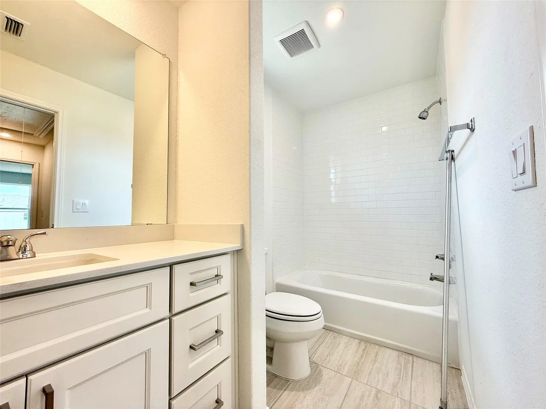Photo of 476 Young ST