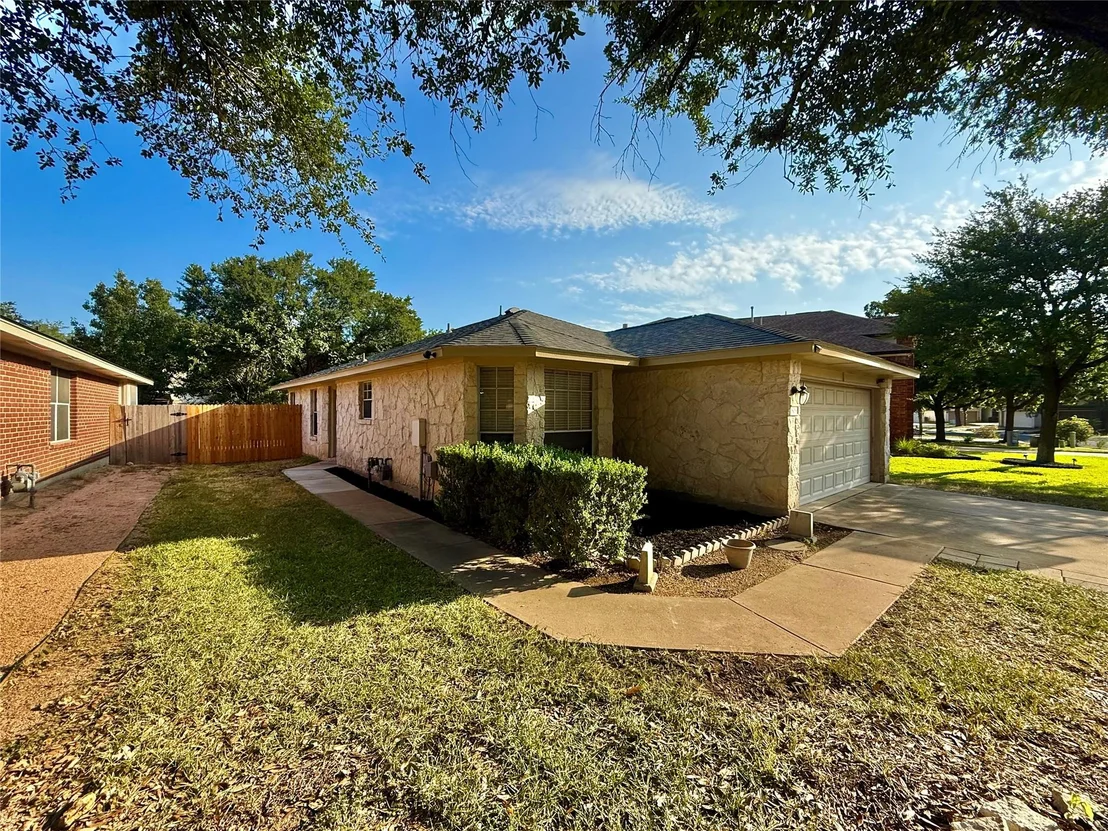 Photo of 809 Luke LN