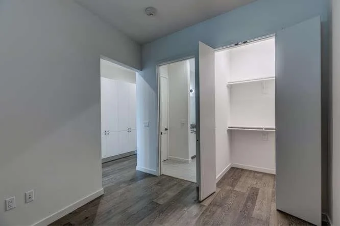 Photo of Unit 116 at 800 Embassy DR