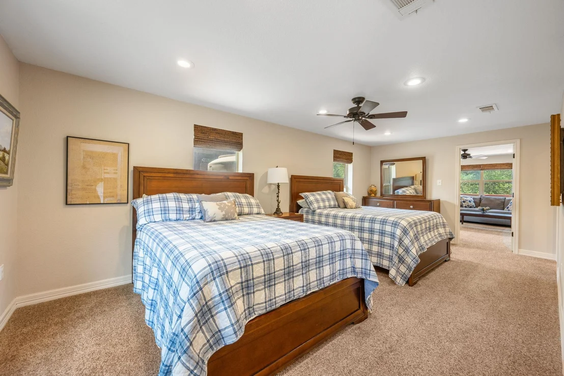 Photo of 1105 Edgewater DR