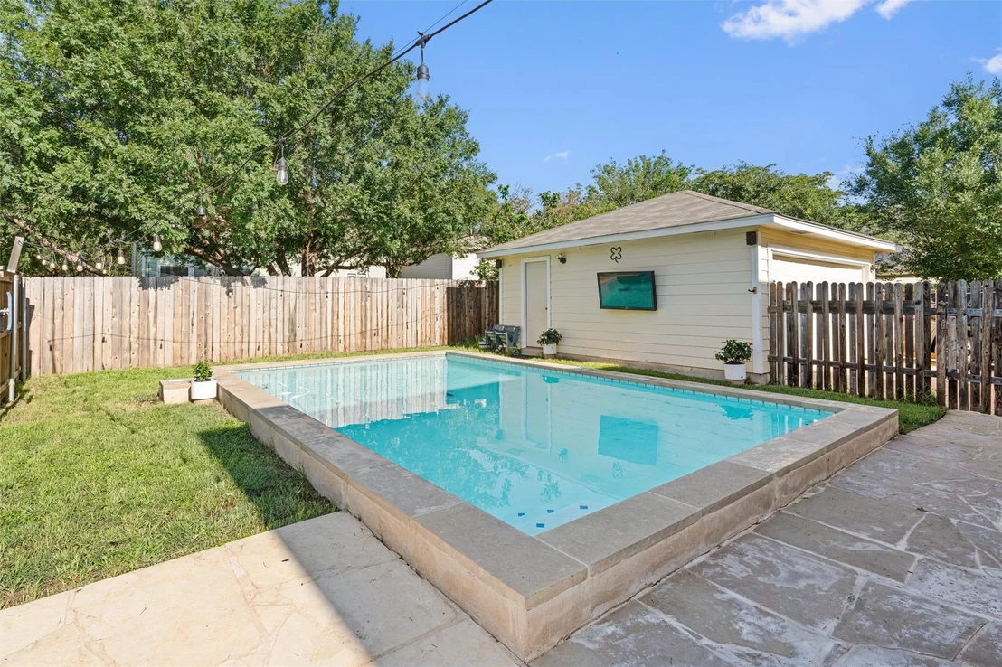 Photo of 372 Tobin DR