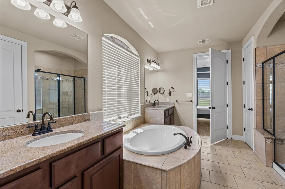 Photo of 2817 Bear Springs TRL