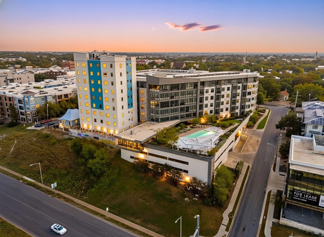 Photo of Unit 302 at 800 Embassy DR