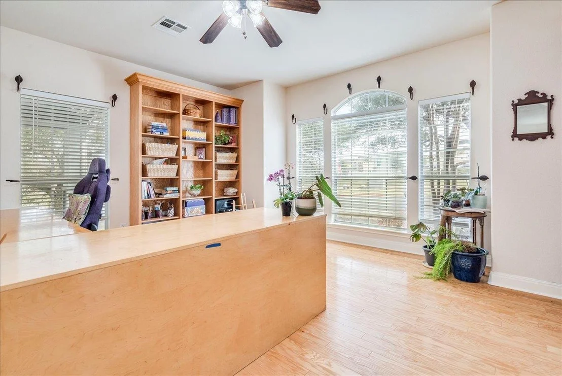 Photo of 1077 Fairway