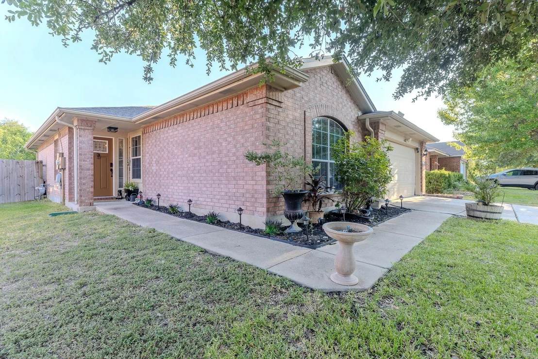 Photo of 3133 Clinton PL