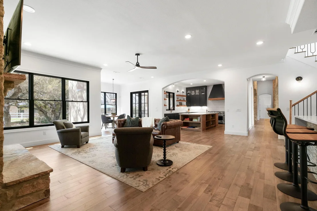 Photo of 551 Pemberton WAY