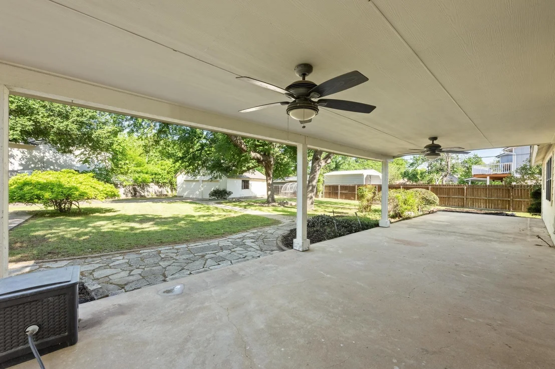 Photo of 2412 W Messick LOOP