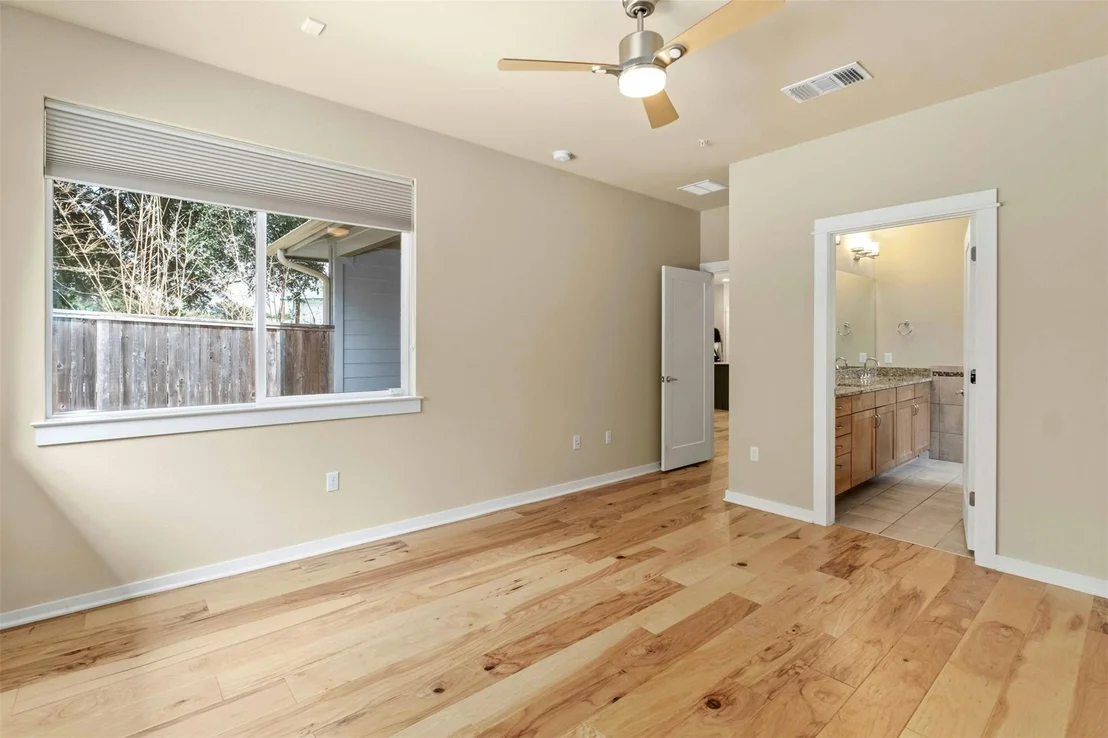 Photo of Unit B at 4008 Valley View RD