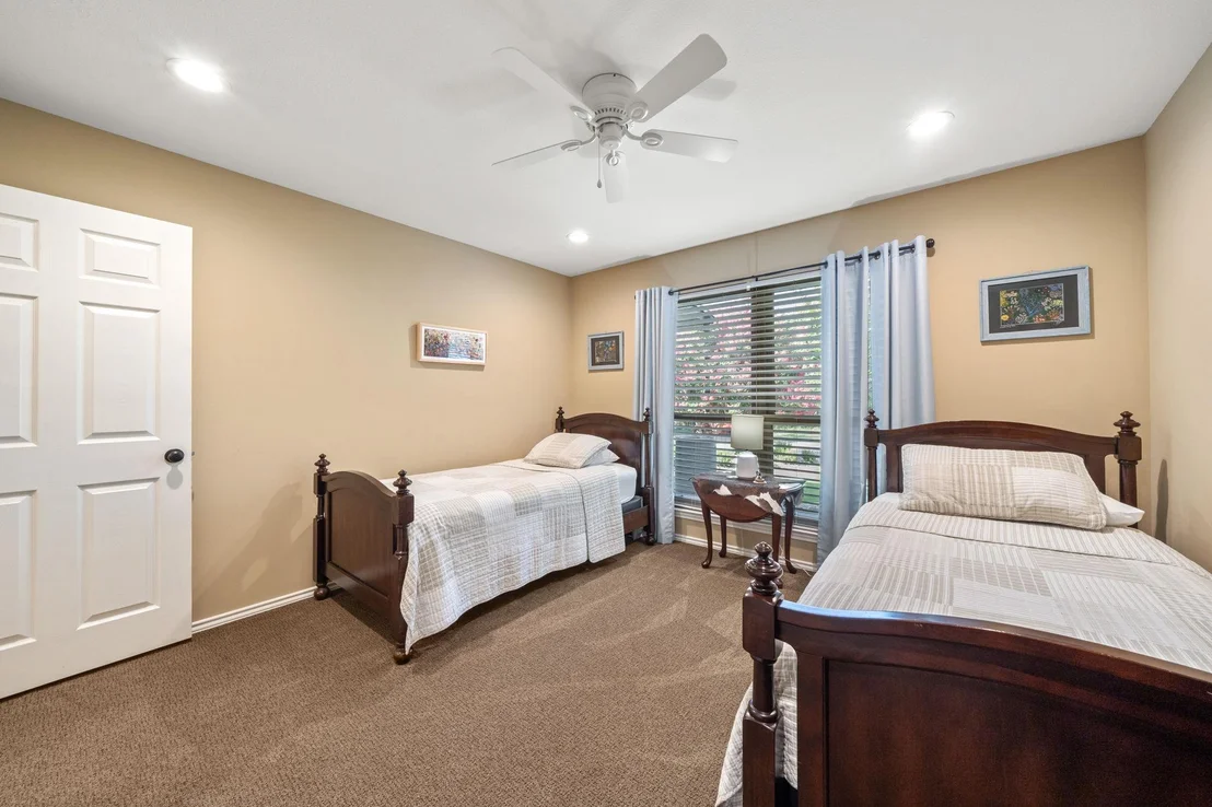 Photo of 25 Doolittle DR