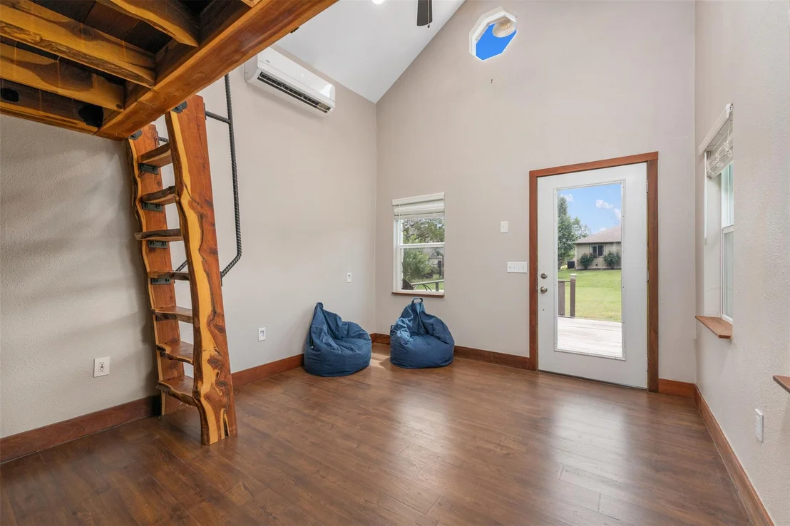 Photo of 212 Bronco BLVD
