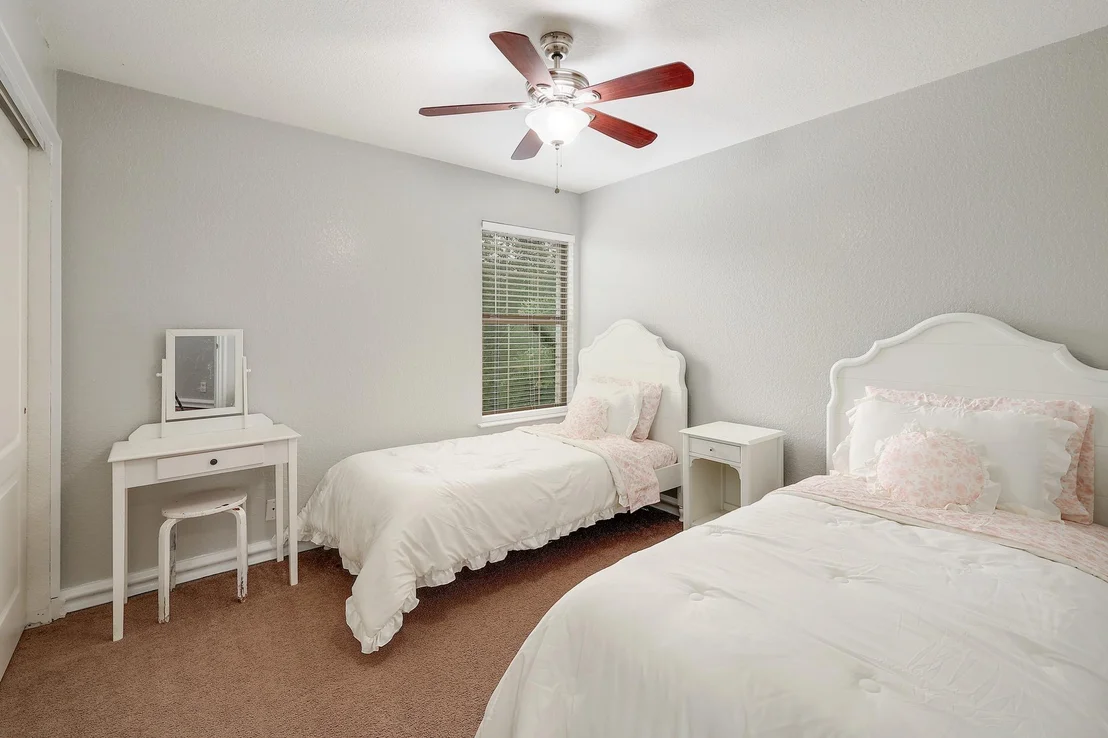 Photo of 335 Mistletoe LN