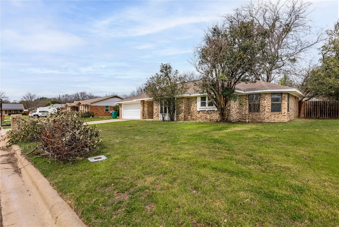 Photo of 205 Redwood Dr CIR