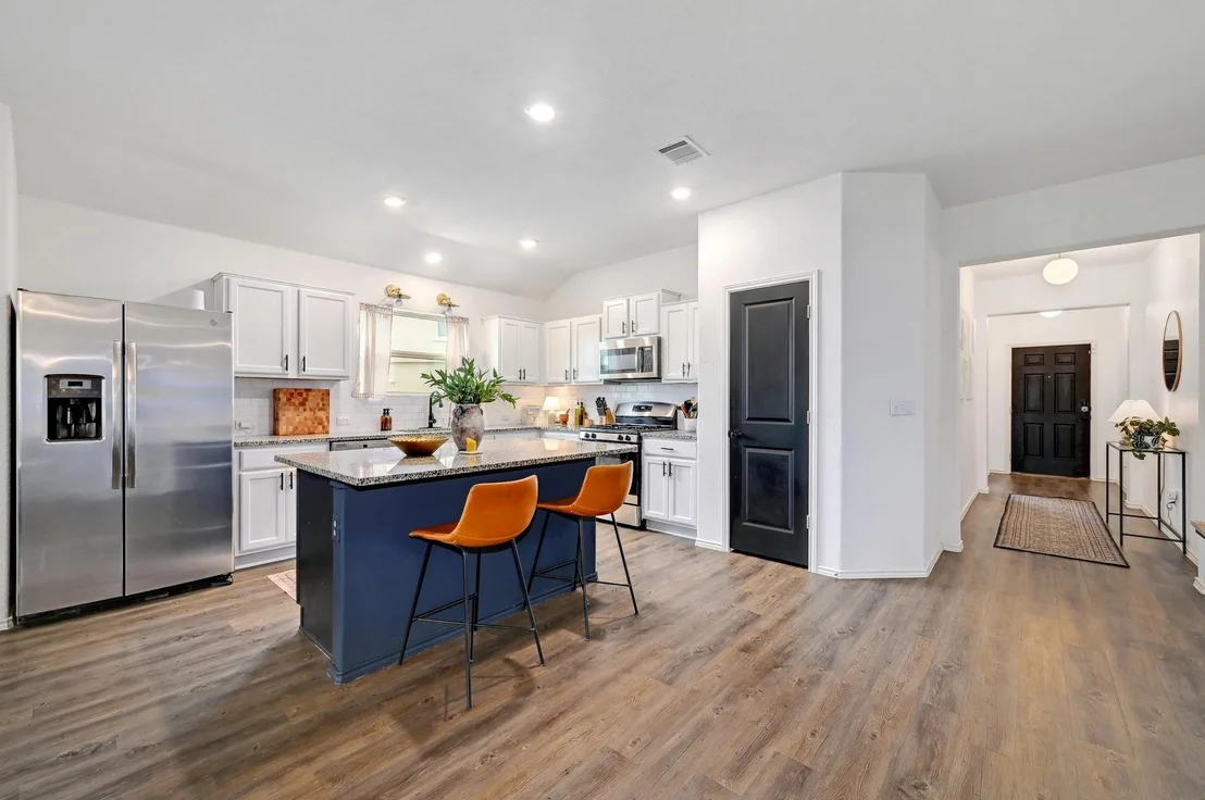 Photo of 100 Jackson Blue LN