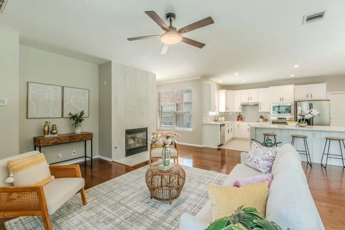 Photo of 3988 Lord Byron CIR