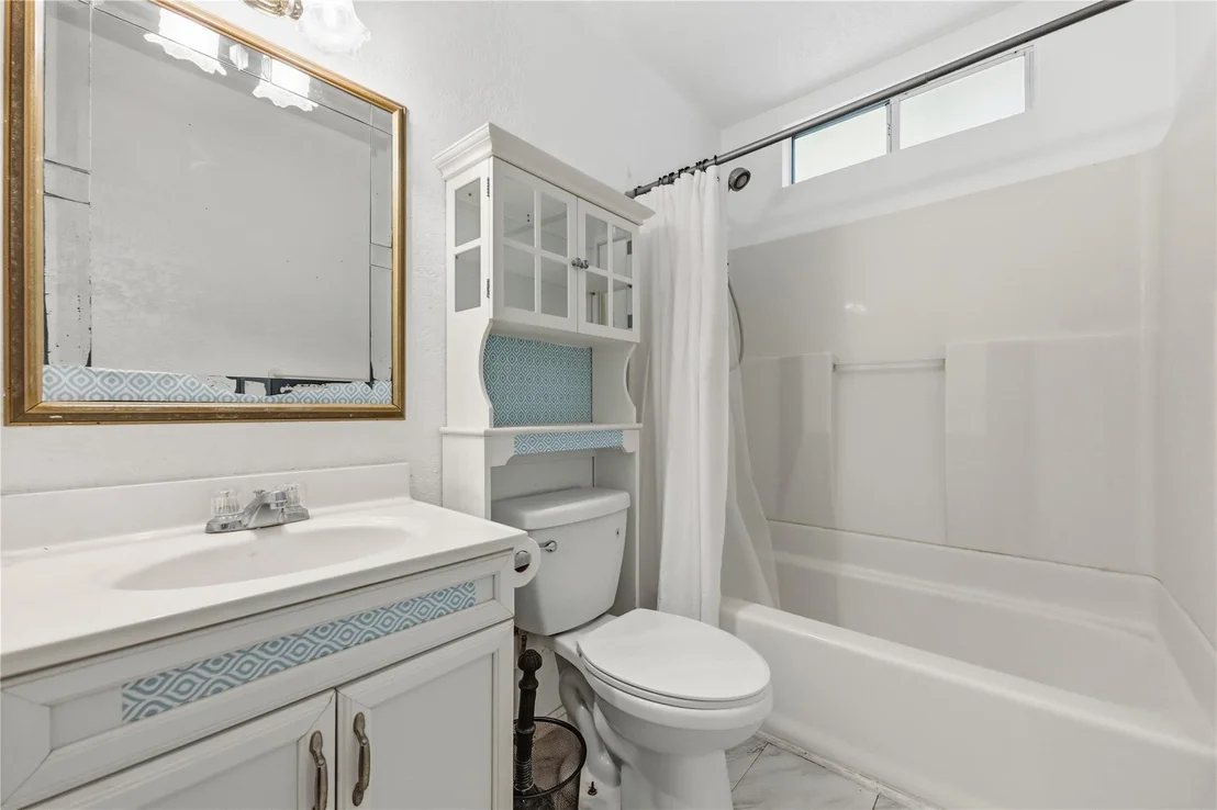 Photo of 207 W 17th ST