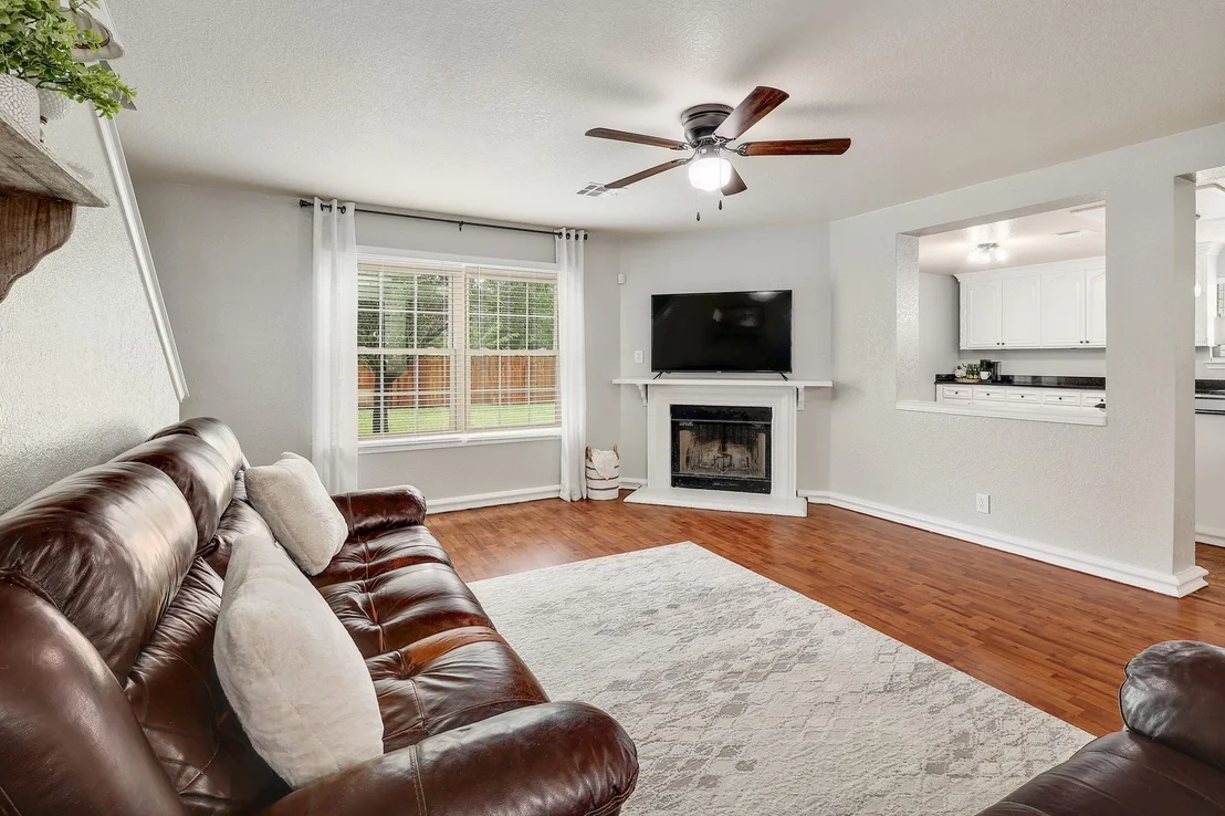 Photo of 335 Mistletoe LN