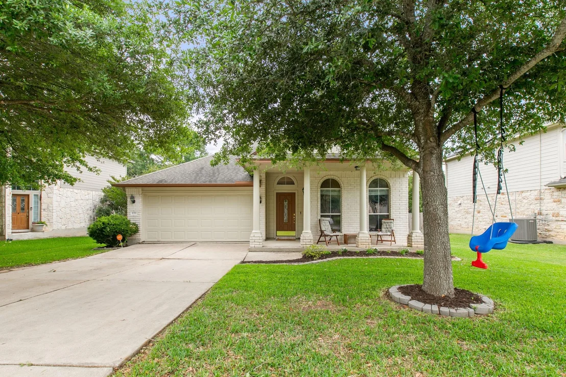 Photo of 659 Cullen BLVD