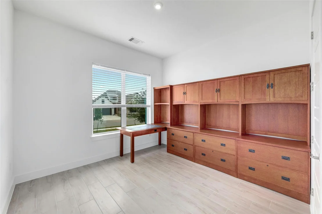 Photo of 213 Oakley PASS