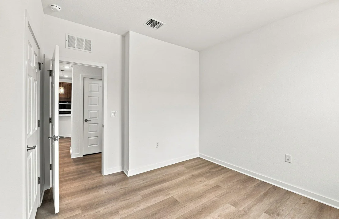Photo of 129 Adlai Ave