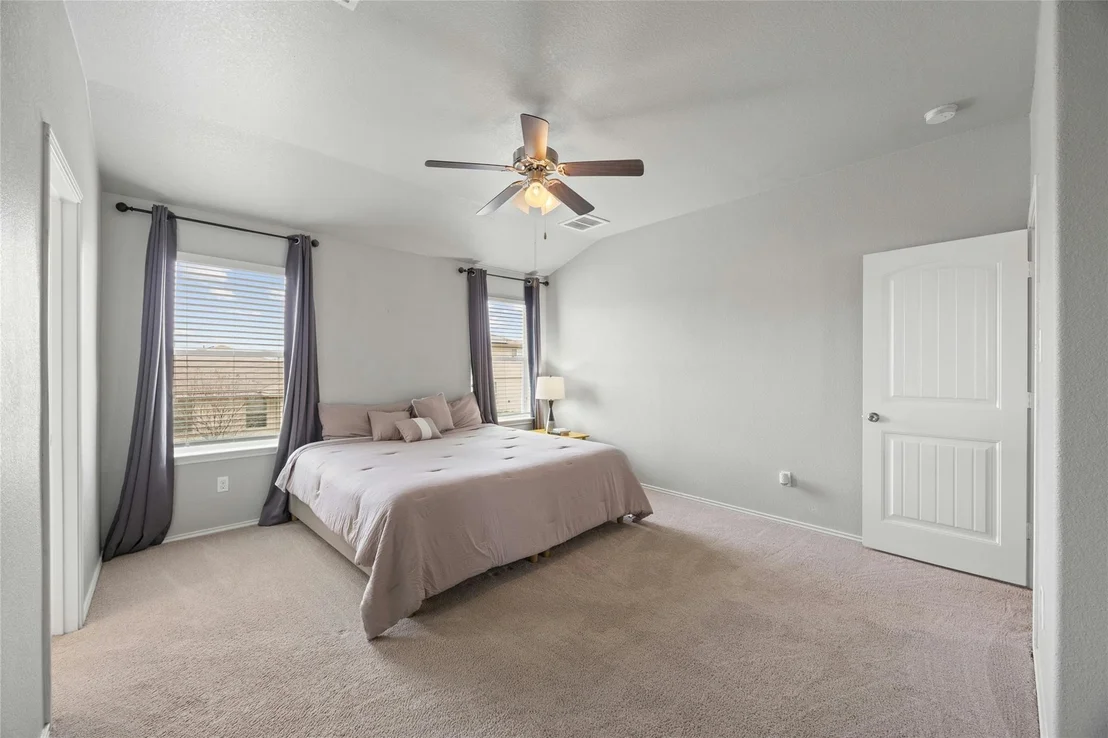 Photo of 124 Igneous LN