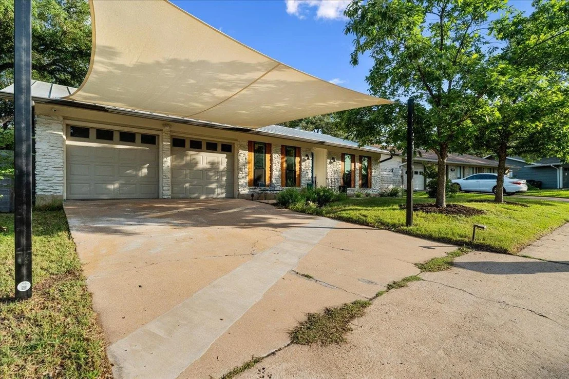 Photo of 6905 Whispering Oaks DR