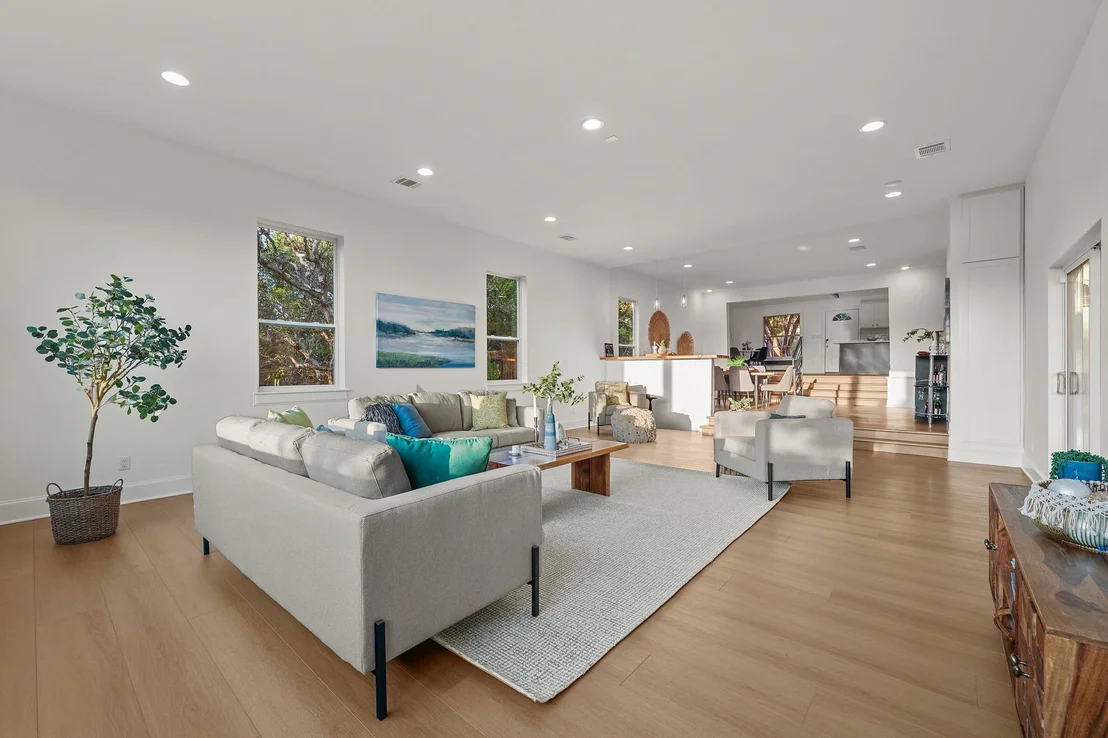 Photo of 8012 Bernard ST