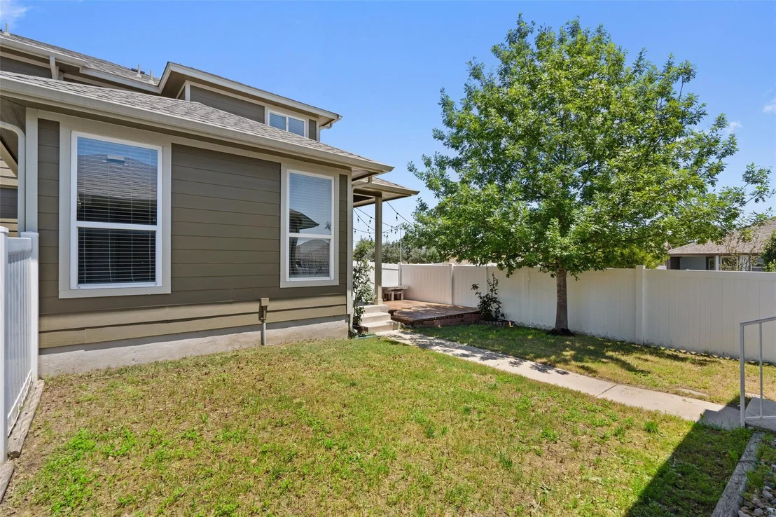 Photo of 1046 Lost Pines LN