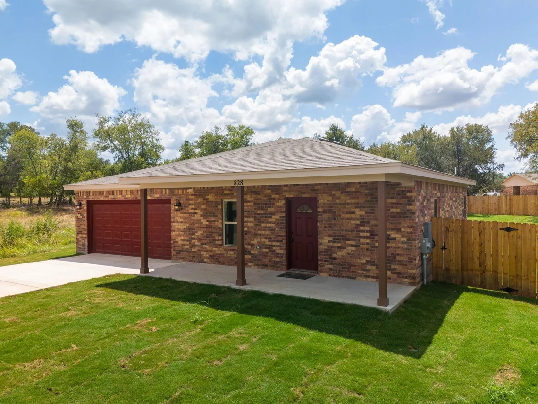 Photo of 828 Elijah LN