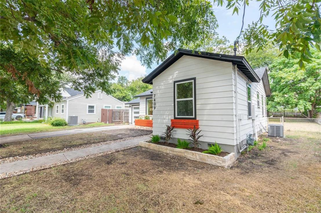 Photo of 7409 Grover Ave