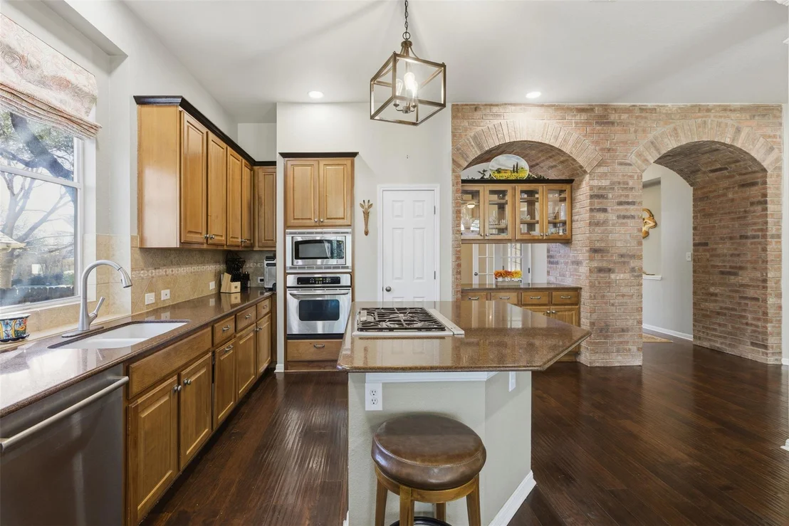 Photo of 526 Victoria DR