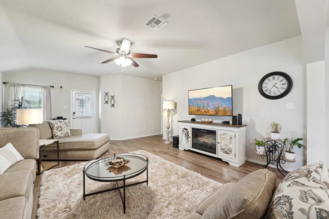 Photo of 184 Pivot DR