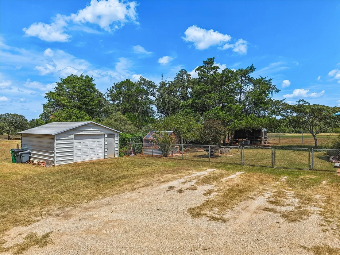 Photo of 372 Hofferek RD