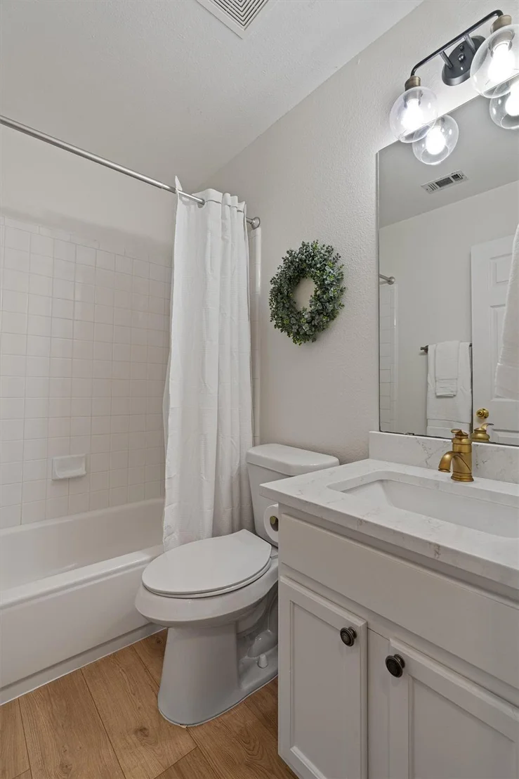 Photo of 208 Meadowside DR