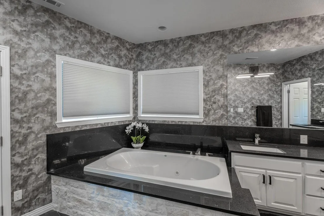 Photo of 2704 Aurora