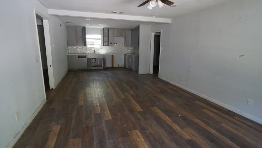 Photo of 407 Capitol DR