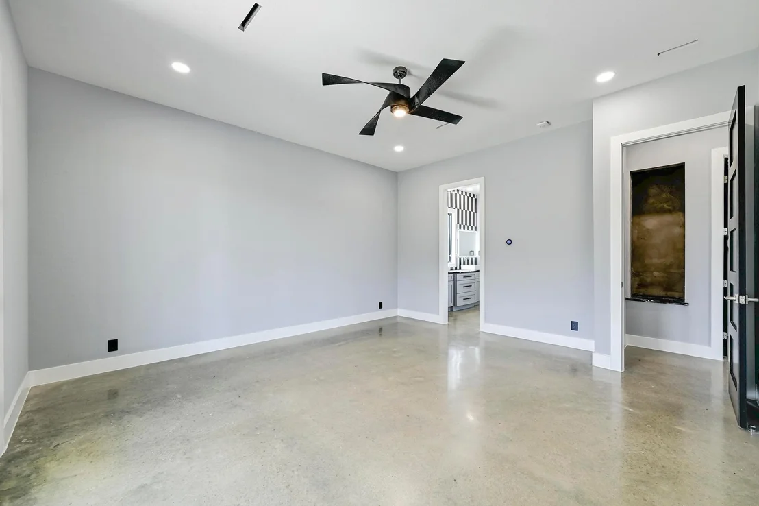 Photo of 304 Spring Hollow DR