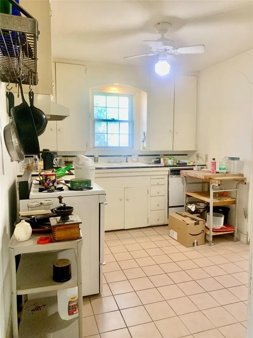 Photo of 1607 Wethersfield RD